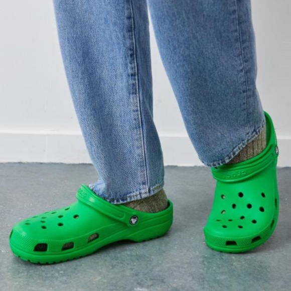 Men's Crocs Classic Clog Grass Green - Picture 2 of 16